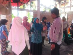Ketua TP PKK Agam Kunjungi Posko Banjir, Bangga Kesiapsiagaan PKK Nagari Bayua
