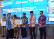 Padang Pariaman terima Anugerah Predikat Kualitas Tinggi terhadap Kepatuhan Penyelenggaraan Pelayanan Publik tahun 2023