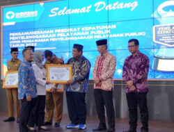 Padang Pariaman terima Anugerah Predikat Kualitas Tinggi terhadap Kepatuhan Penyelenggaraan Pelayanan Publik tahun 2023