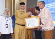 Kota Pariaman Terima Penghargaan Anugerah Predikat Kepatuhan Standar Pelayanan Publik