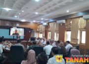 Bupati Tanah Datar Eka Putra Gelar Rapat Tindaklanjuti Erupsi Marapi