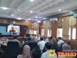 Bupati Tanah Datar Eka Putra Gelar Rapat Tindaklanjuti Erupsi Marapi