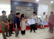 Tiga orang petugas adhoc Bawaslu Agam, Terima Santunan Bawaslu RI