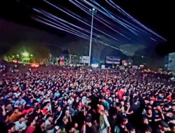 Ribuan Orang Menyemut di Halaman Kantor Gubernur Sumbar, Nobar Timnas VS Uzbekistan di 7 Titik
