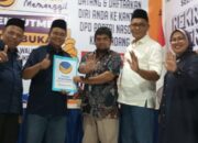 Masyarakat Antarkan Herman Anwar Serahkan Formulir Pendaftaran Cawako Padang 2024-2029 ke Partai Nasdem