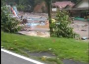 Kawasan Pemandian Mega Mendung dan Alam Damai Wisata Porak Poranda