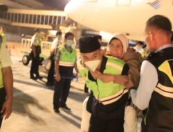 Alhamdulillah, 392 Jemaah Haji Kloter Perdana Sumbar Tiba di BIM Senin Dini Hari