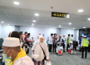 Gema Shalawat Jelang Subuh, Sambut Jemaah Haji Kloter 7 di Ruang Tunggu