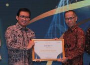 Agam Diganjar Penghargaan Indonesia Smart Nation Award (ISNA) 2024.