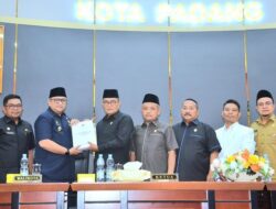 Pj Wako Sampaikan Perubahan KUA-PPAS APBD 2024 di Paripurna DPRD Padang