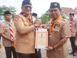 Kakan Kemenag Kota Padang Terima Lencana Melati Gerakan Pramuka