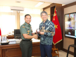 Kunjungan Kepala Grup Komunikasi Kementerian Pertahanan Singapura, Diterima Hangat Oleh Karo Humas Setjen Kemhan Brigjen TNI Edwin Adrian Sumantha