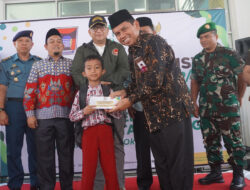 Baznas Kota Padang Salurkan Beasiswa Bagi Anak Kurang Mampu