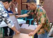 Terima Logistik Pilkada Padang, 30 Kotak Suara Rusak