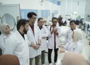Nouman Ali Khan Kunjungi Pabrik dan R&D Kosmetik Terbesar di Asia Tenggara