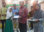 Kakan Kemenag Kota Padang Salurkan Dana Zakat ASN