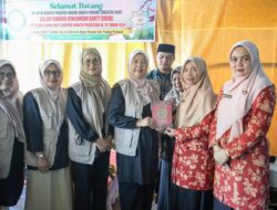Kunjungi Rumah Tahfiz dan Panti Asuhan, DWP Sumbar Serahkan Bantuan