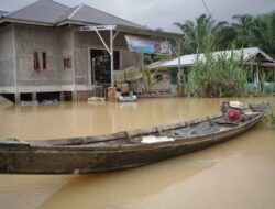 Warga Gunung Sahilan Berjuang di Tengah Genangan Banjir