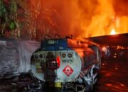 Mengalami Ledakan Hebat, Gudang Penampungan BBM Solar Terbakar