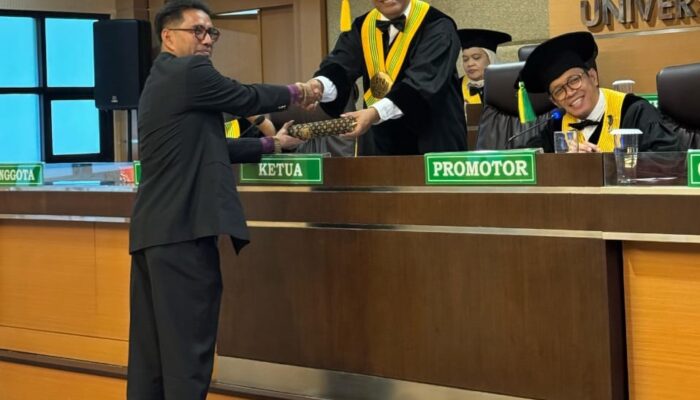 Tamatkan Pendidikan S3 Pasca Sarjana Unpad Bandung, M.A. Dalmenda Sandang Gelar Doktor