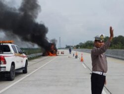 Apes, Mobil Pajero Terbakar di Ruas Tol Pekanbaru-Bangkinang