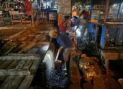 Atasi Banjir, DPUPR Bersihkan Drainase Malam Hari