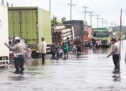 Antrean Kendaraan Mengular Akibat Banjir, Sistem Buka Tutup Masih Diberlakukan di Jalintim KM 83