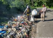 Gawat, Bahu Jalan Dijadikan Warga Sebagai Tempat Pembuangan Sampah