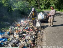 Gawat, Bahu Jalan Dijadikan Warga Sebagai Tempat Pembuangan Sampah