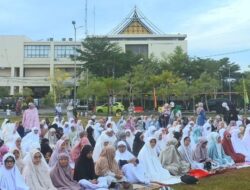 Warga Antusias Laksanakan Salat Idul Adha 1446 H di Lapangan Balai Kota Aie Pacah