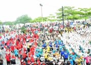 Ribuan Warga Bersih-Bersih Pantai, Sambut HJK dan HUT RI