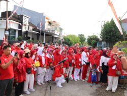 Jalan Santai, Semarakkan HUT ke-80 RI di Komplek Perumahan Pondok Pinang