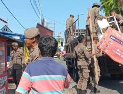 Gunakan Fasum untuk Berjualan, Lapak PKL Dibongkar Satpol PP