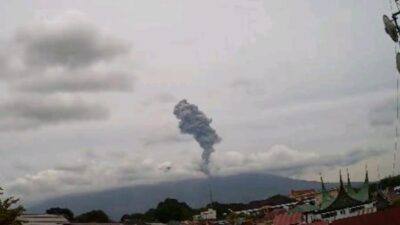 Erupsi, Ketinggian Kolom Abu Marapi Capai 1.500 Meter