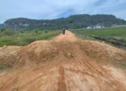 Akses Menuju Kantor Baru Disdikbud Ditutup Warga Akibat Sengketa Tanah Ulayat