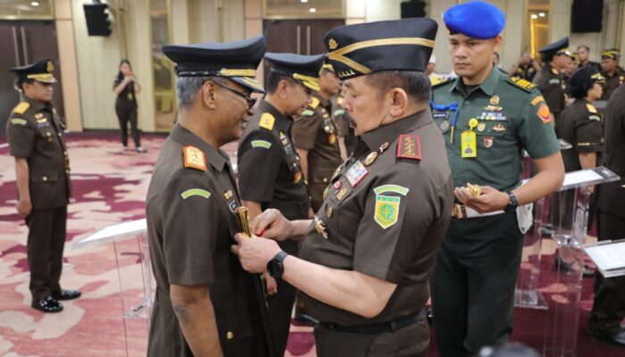 Gantikan Yuni Daru Winarsih, Muhibuddin Jabat Kajati Sumbar