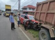 Kecelakaan Maut di Pesisir Selatan, Satu Tewas, Empat Luka-luka dalam Tabrakan Truk dan Minibus