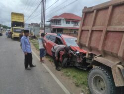 Kecelakaan Maut di Pesisir Selatan, Satu Tewas, Empat Luka-luka dalam Tabrakan Truk dan Minibus