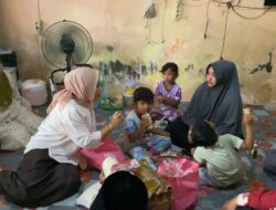 Suami Tersandung Masalah Hukum, Ibu dan Anak Berjuang Hidupi Keluarga jadi Kuli Batu