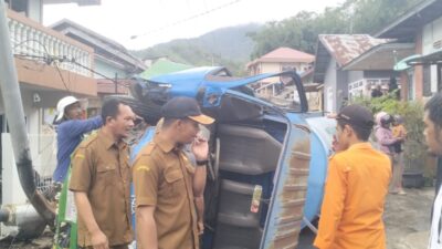 Diduga Rem Blong, Truk Tangki PDAM Agam Terbalik di Sungaitanang