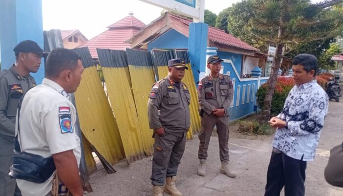 Oknum Masyarakat Tutup Pintu Gerbang SMP Unggul Dharmasraya, PBM Tetap Berjalan