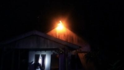 Satu Unit Rumah Warga di Koto Kociak Hangus Dilahap Si Jago Merah