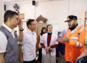 Pastikan Layanan Kesehatan Warga, Menkes Tinjau Posko Banjir Lubuk Minturun