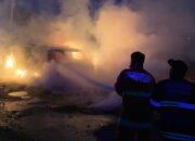 Grand Max Mengangkut Puluhan Galon Berisikan Solar Ilegal Terbakar