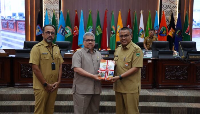 Sampaikan Hasil Reses, DPRD Sumbar Tutup Masa Sindang Pertama