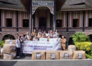 Keluarga Bustanil Arifin, Yayasan Anakku, dan Al-Izhar Salurkan Donasi Rp1 Miliar untuk Korban Banjir