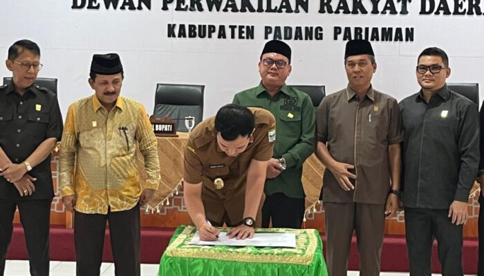 Delapan Fraksi DPRD Padang Pariaman Setujui Dua Ranperda jadi Perda