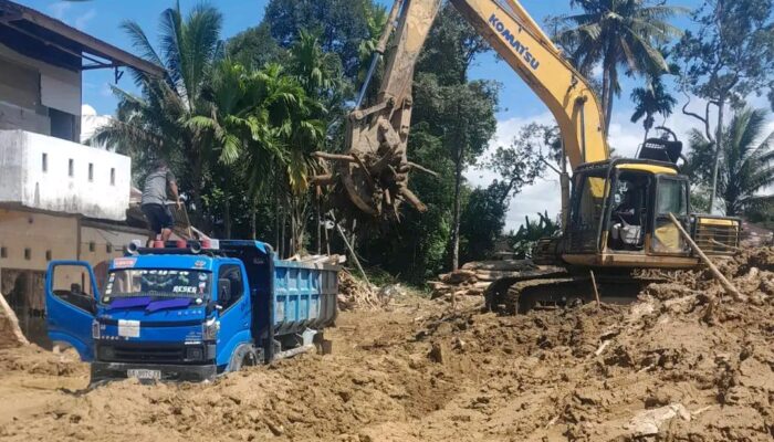 Pemko Padang Intens Lakukan Pembersihan Sisa-sisa Longsor Pascabencana