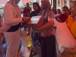 TP PKK Salurkan Bantuan ke Warga Terdampak Bencana di Kecamatan Junjung Sirih