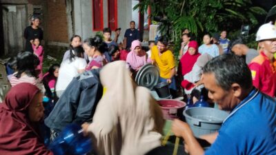 Bantu Masyarakat Terdampak, Pemkab Padang Pariaman Distribusikan Air Bersih ke Warga